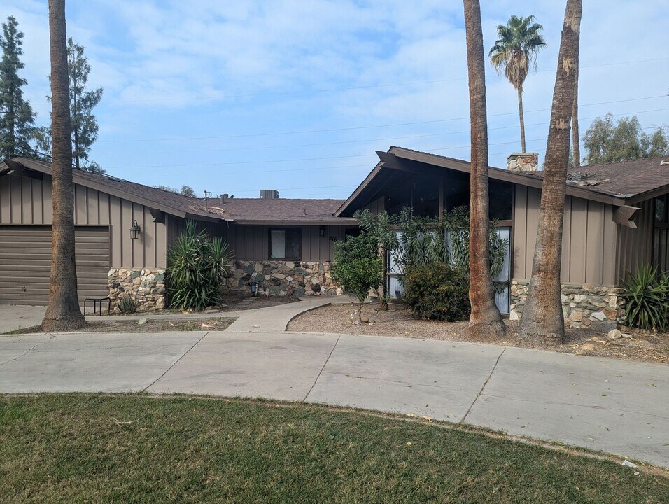 516 Denison Ln in Bakersfield, CA - Building Photo