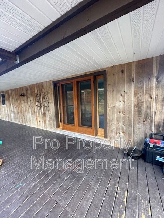 500 Nonnewaug Rd in Bethlehem, CT - Building Photo