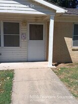 702 Warren St in Charleston, MO - Building Photo