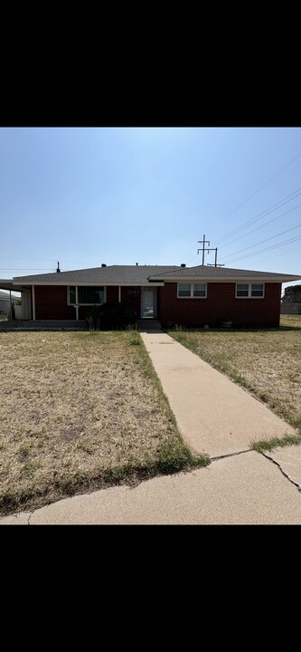 2142 Bonham Ave in Odessa, TX - Building Photo
