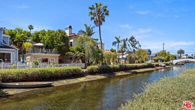 424 Carroll Canal in Los Angeles, CA - Building Photo - Building Photo