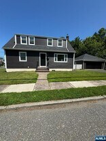 31-05 Rosalie St in Fair Lawn, NJ - Building Photo