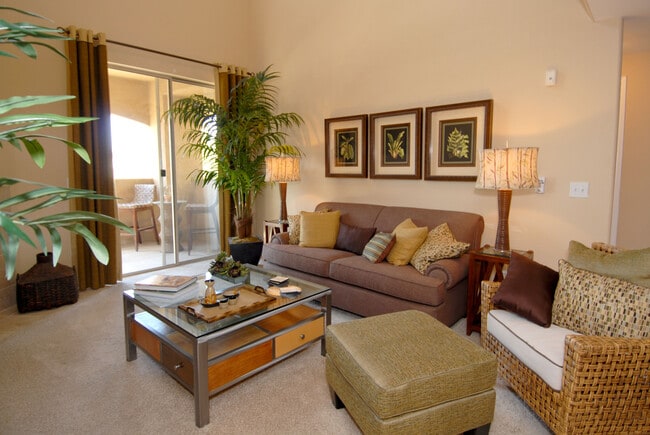 RN Properties La Terraza, LLC in Phoenix, AZ - Foto de edificio - Building Photo