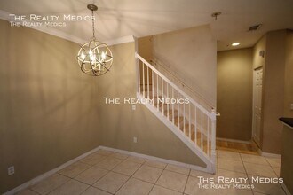 2460 Grand Central Pkwy-Unit -#13 in Orlando, FL - Building Photo - Building Photo