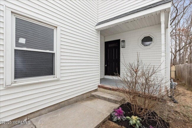 18 Oak Knl Dr in Matawan, NJ - Building Photo - Building Photo