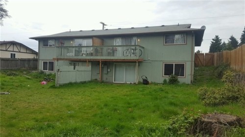 Duplex in Spanaway, WA - Building Photo