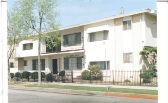 La Verne Apartments in Los Angeles, CA - Building Photo