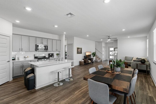 7500 Peggie Nell Dr in Austin, TX - Building Photo - Building Photo