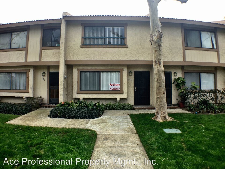 1910 W Palmyra Ave-Unit -#114 in Orange, CA - Building Photo
