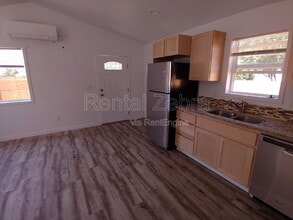 921 NW Oak Ln in Redmond, OR - Building Photo - Building Photo