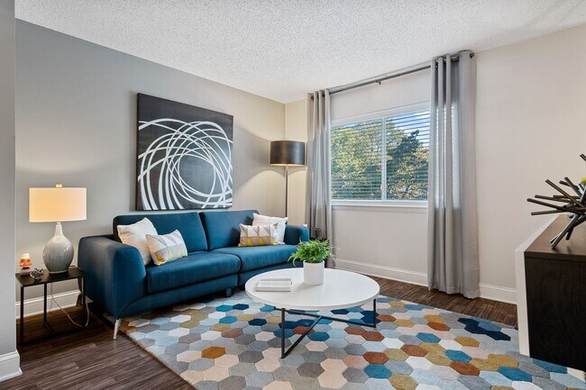 Hawthorne at Bear Creek in Asheville, NC - Foto de edificio - Building Photo