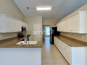 5575 Bristol Bay Ln N in Jacksonville, FL - Building Photo - Building Photo