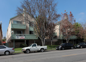 2225-2233 Pine Ave Apartments