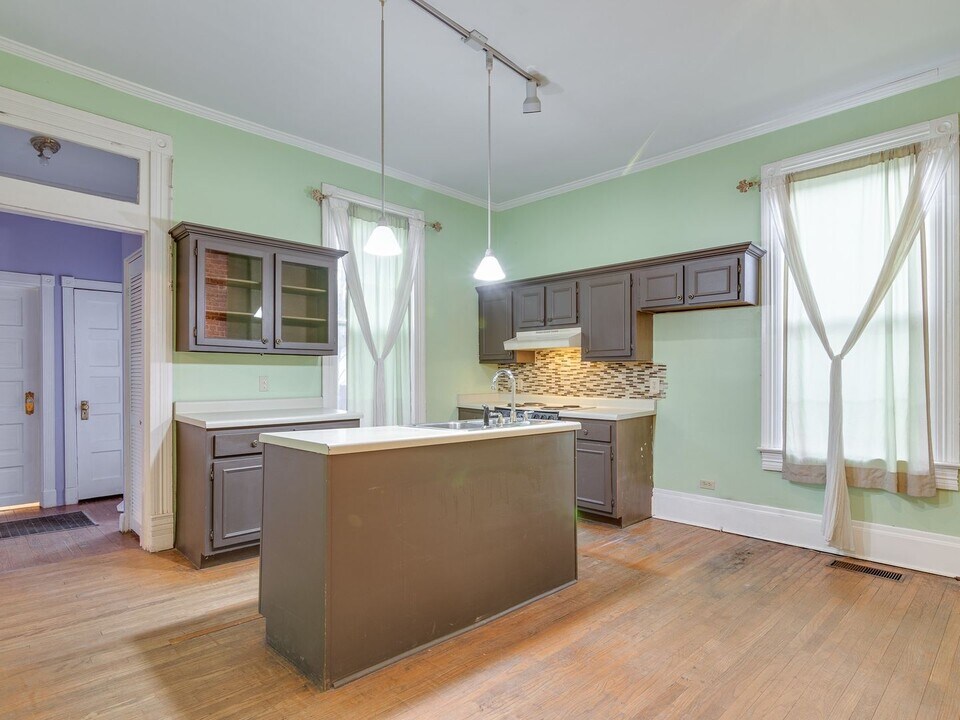 2111 Jefferson Ave in Memphis, TN - Building Photo