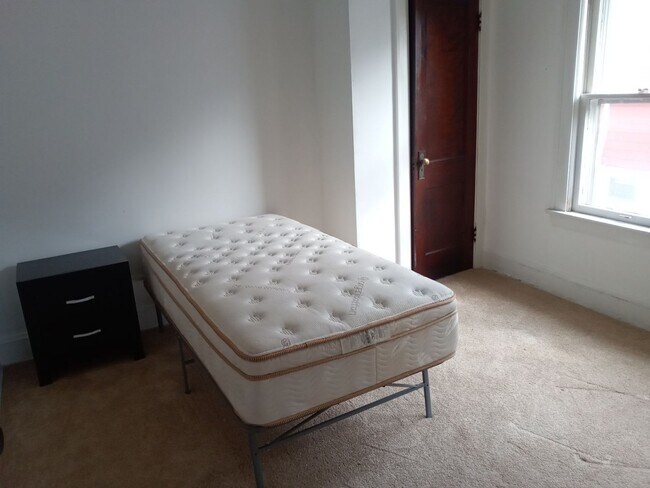 10012 Edgepark Dr in Garfield Heights, OH - Building Photo - Building Photo