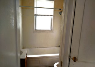 8066 Packard Ave in Warren, MI - Building Photo - Building Photo