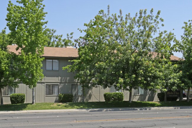 1046 W Morton Ave, Porterville CA 93257 in Porterville, CA - Building Photo - Building Photo