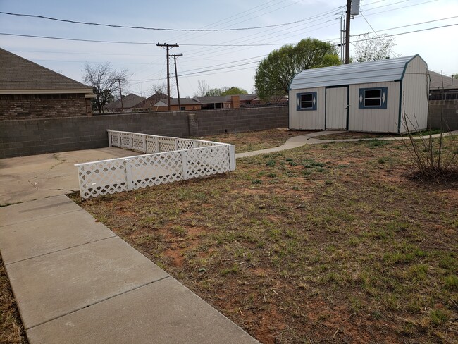 703 NW 7th St in Andrews, TX - Building Photo - Building Photo