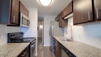 61 W Chestnut St in Chicago, IL - Building Photo