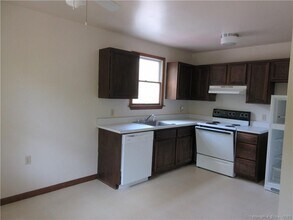 472 Cow Hill Rd in Groton, CT - Building Photo - Building Photo