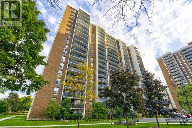 21 Knightsbridge Rd in Brampton, ON - Building Photo - Building Photo
