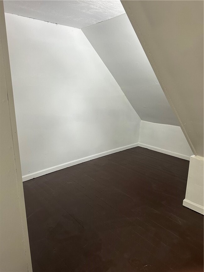 557 Glide St in Rochester, NY - Building Photo - Building Photo