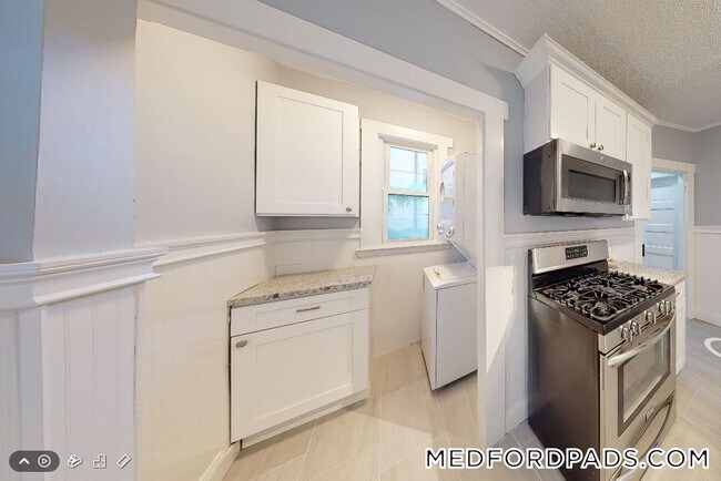 207 Boston Ave in Medford, MA - Building Photo - Building Photo