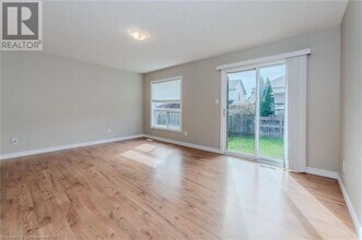 469 Bronco Crescent in Waterloo, ON - Building Photo - Building Photo