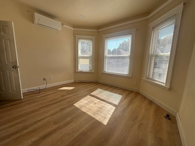 127 Harrishof St in Boston, MA - Building Photo - Building Photo