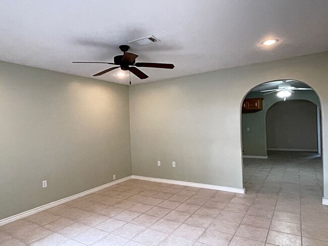 1190 Bernice Ln in Bridge City, TX - Building Photo - Building Photo