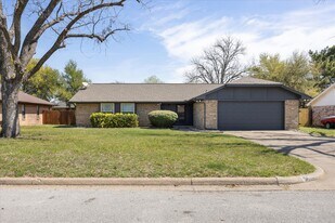 1111 Dove Hollow Rd in Granbury, TX - Building Photo