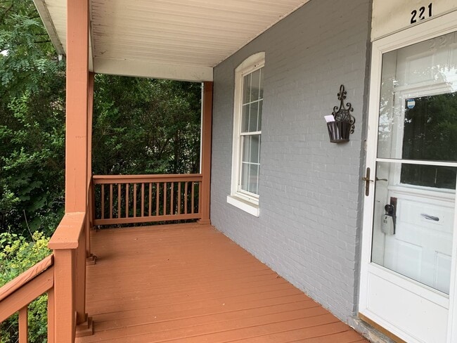 221 Philadelphia Ave in Waynesboro, PA - Building Photo - Building Photo