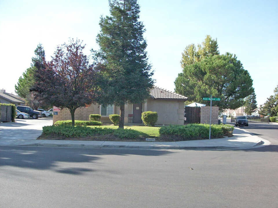 4925 Rock Bottom Way in Bakersfield, CA - Building Photo