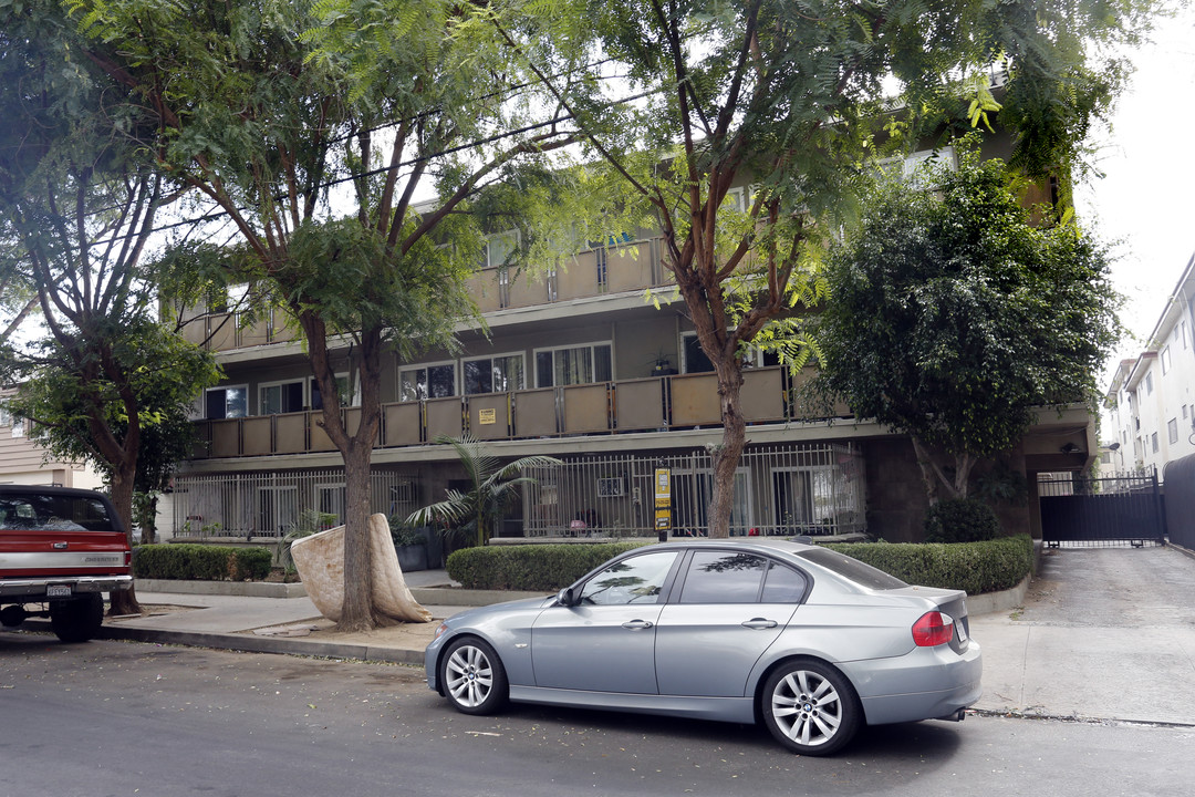 13622 Wyandotte St in Van Nuys, CA - Building Photo