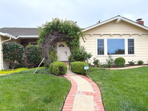 1205 Awalt Dr in Mountain View, CA - Foto de edificio - Building Photo
