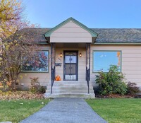 408 E 10th St in The Dalles, OR - Building Photo - Building Photo