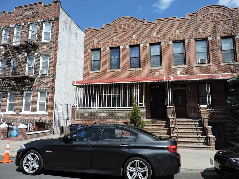 475 E 93rd St in Brooklyn, NY - Building Photo