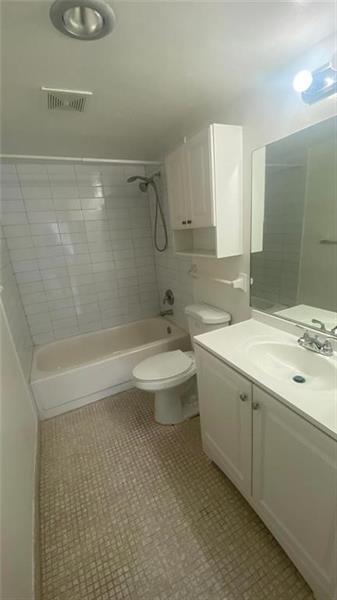 4170 Inverrary Dr in Lauderhill, FL - Foto de edificio - Building Photo