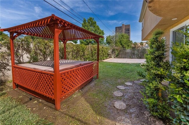 property at 5217 Etiwanda Ave