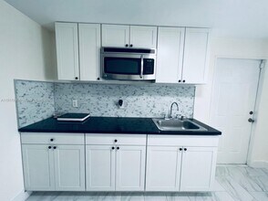 5600 SW 38th St in West Park, FL - Building Photo - Building Photo