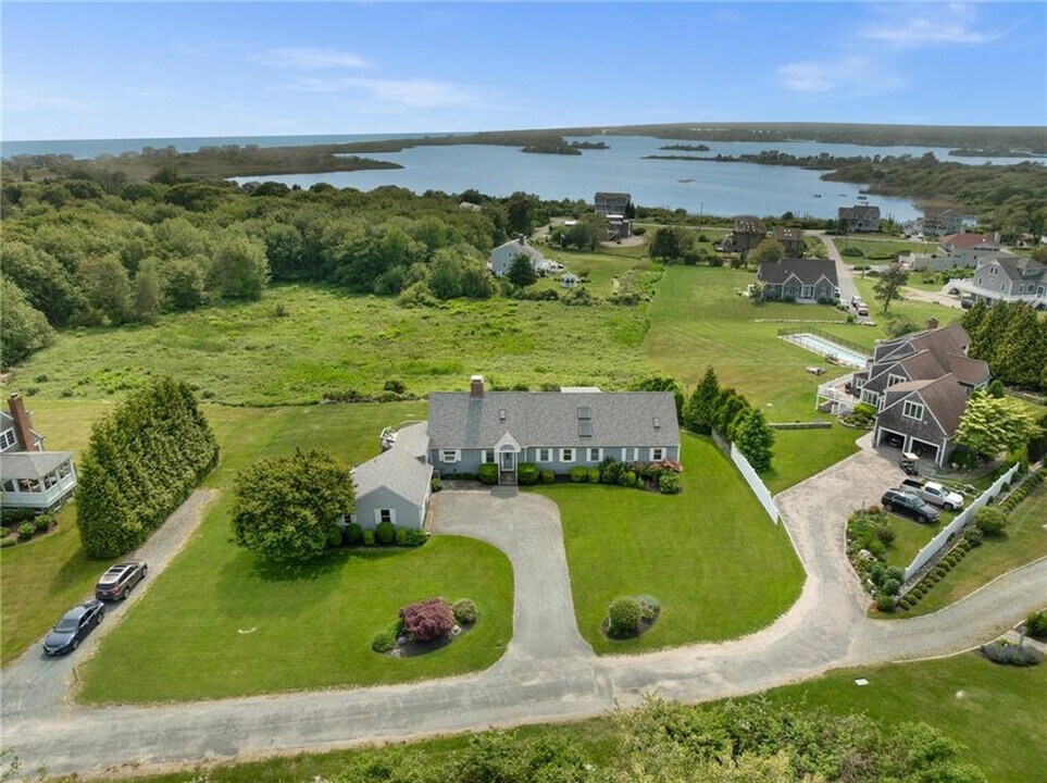 295B Carpenter Dr in South Kingstown, RI - Building Photo