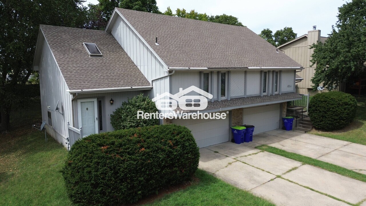612 SE Kristi Ln in Lee's Summit, MO - Building Photo