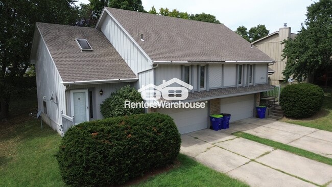 property at 612 SE Kristi Ln