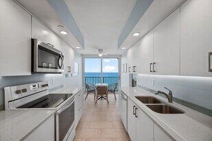 3360 S Ocean Blvd in Palm Beach, FL - Building Photo