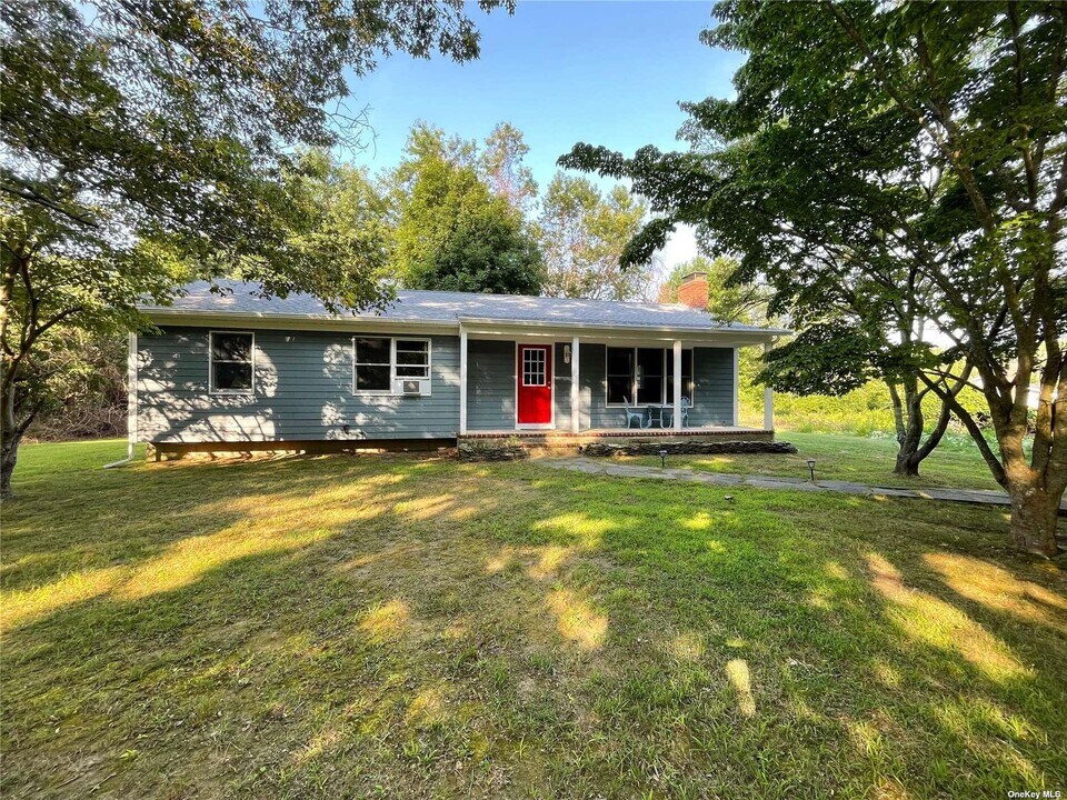 26 Ole Buck Run in Shelter Island, NY - Building Photo
