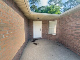 8524 Laredo St in Navarre, FL - Building Photo