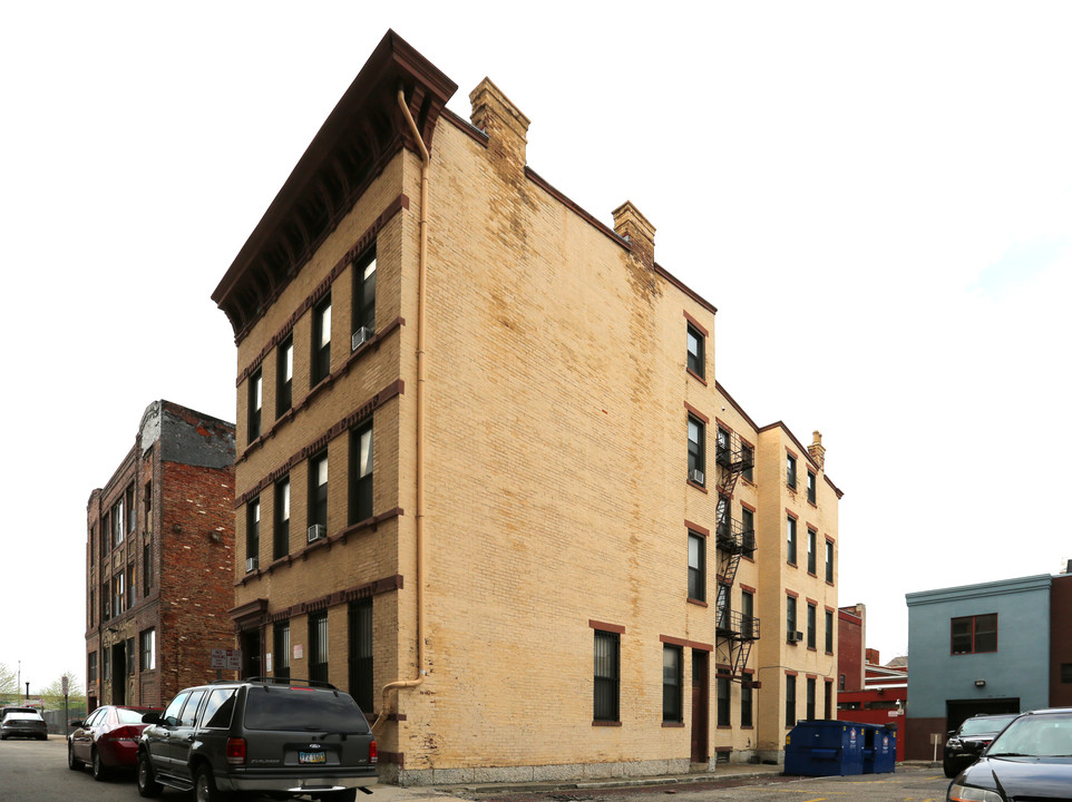 210 Charles St in Cincinnati, OH - Foto de edificio