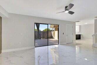 318 3rd Way in West Palm Beach, FL - Building Photo - Building Photo