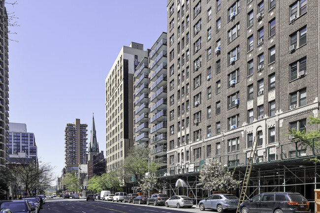 135 W 96th St in New York, NY - Foto de edificio - Building Photo