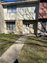 207 Palmwood Dr in Victoria, TX - Building Photo